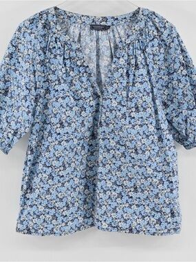 🌸NWOT Vineyard Vines Light Blue Floral Split-Neck Blouse
